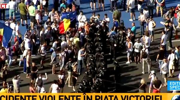 protest 10 august georgian enache au aruncat pungi cu excremente