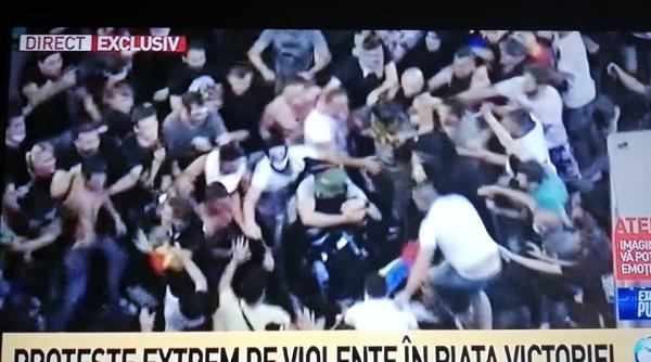 protest 10 august jandarmi lin a i de protestatari sunt calca i in picioare
