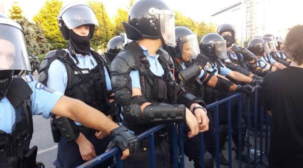 protest 10 august violen e galeriile de fotbal in pia a victoriei apel de la jandarmerie