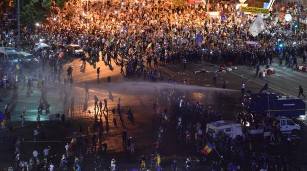 protest diaspora u a de la muzeul antipa sparta de protestatari