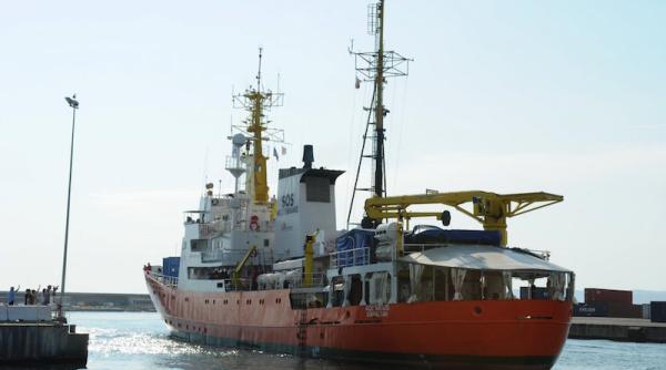 catalonia se ofera sa primeasca nava aquarius