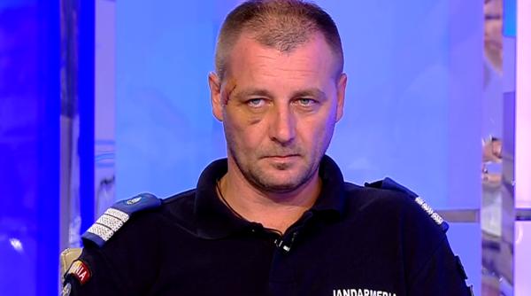 protest 10 august jandarm ranit au fost scoase pietre cubice din pamant bucati de asfalt