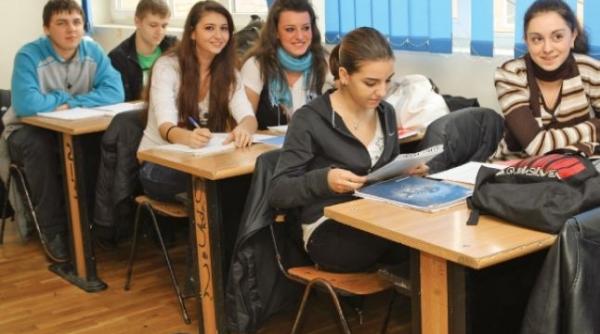 trei liceeni la conducerea primariei pentru o zi