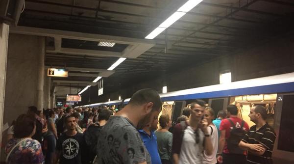 panica la metrou s a dat cu spray lacrimogen