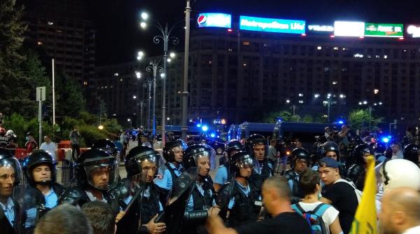 protest adrianei saftoiu sus ine ca fiul sau i a vazut pe huligani mi a spus