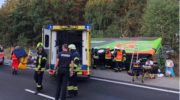 autocar rasturnat pe autostrada zeci de raniti se indrepta catre berlin