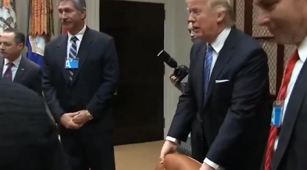 trump crede ca firmele ar trebui sa si publice rezultatele de doua ori pe an