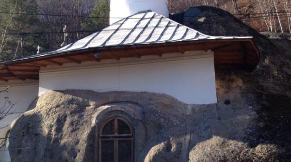 manastirea namaieprc c8prc 99ti  biserica sapata in piatra unde se afla comoara creprc c8prc 99tinismului