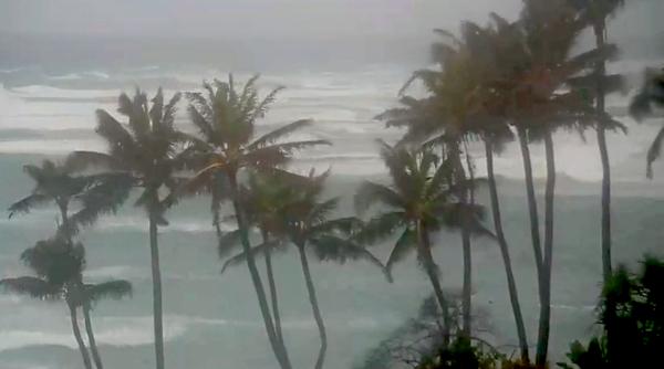 uraganul lane a ajuns in hawaii primele pagibe