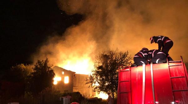 incendiu puternic la intr un ansamblu de locuin e sociale