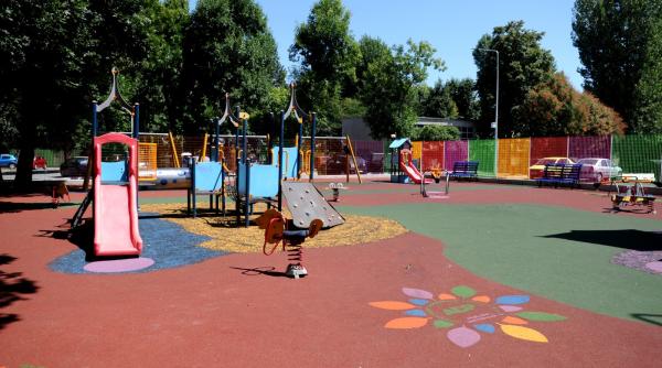 primaria sectorului 4 a facut parc teren de sport i parcari in loc de blocuri turn