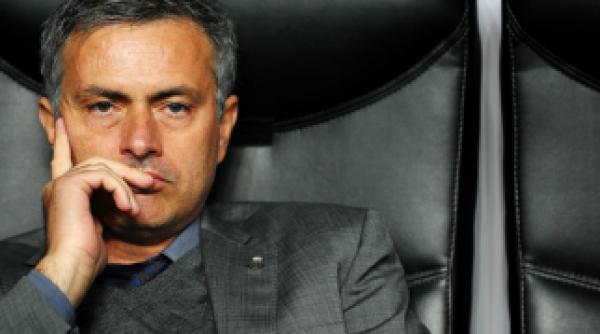 mourinho criza de nervi la conferin a a parasit sala