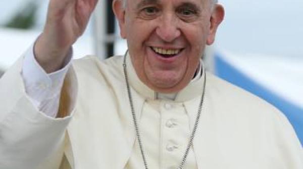 papa francisc cadou pe ro i modelul a fost personalizat