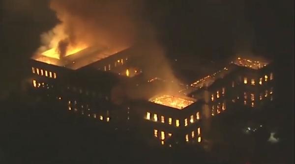 incendiu puternic la muzeul national rio de janeiro