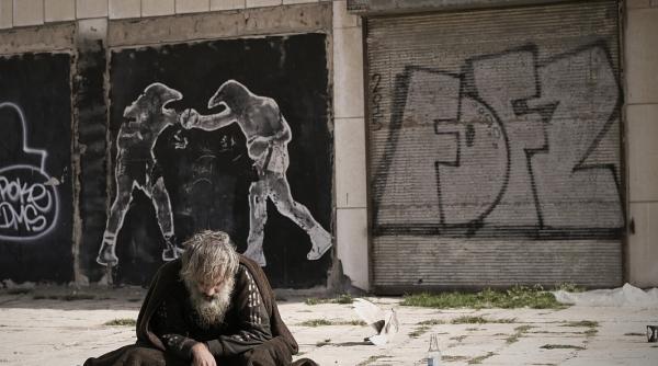 om al strazii in coma a fost batut de mai mul i paznici