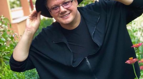 fuego alaturi de mama lui muncea pe branci foto