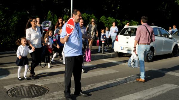 sectorul 4 premiera cursuri in siguran a pentru 38 590 de elevi i pre colari