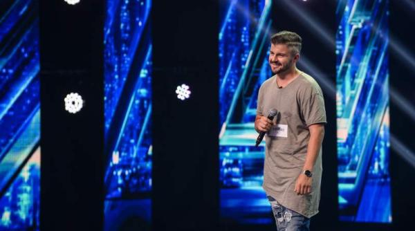 x factor sergiu bulc tamplarul care a cucerit o pe delia e ti iubibil brenciu aplauze in picioare