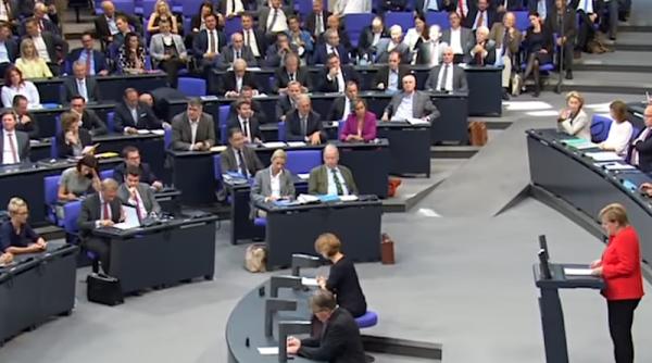 cancelarul german angela merkel condamna xenofobia si sloganurile naziste