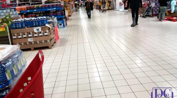 bra ov doi tineri re inu i pentru furt din supermarket