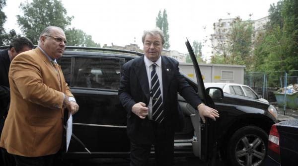 corneliu vadim tudor comemorat de ziua crucii marinescu sa vina sa ii aprinda o lumanare