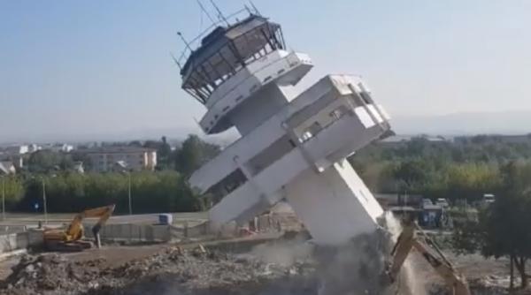 aeroport bacau  prabusire controlata turn  video