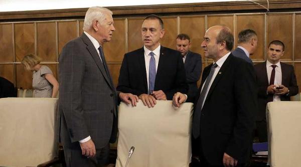 senatul ii cere lui melescanu sa spuna daca l pastreaza pe maior ambasador