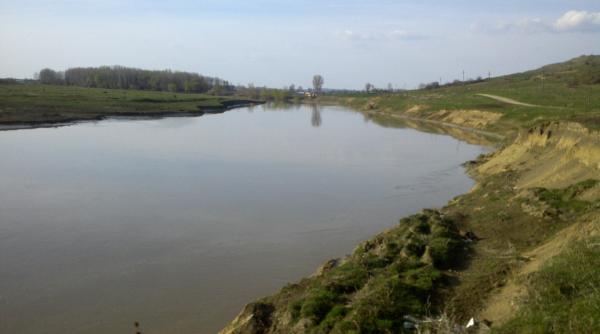 vrancea cadavrul unui barbat scos de pompieri din siret