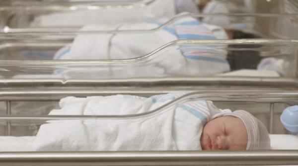 cati romani s au nascut in ultimul secol situatia nasteri decese