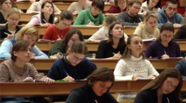 senatorii liberi ca sa se afiseze la deschiderea anului universitar