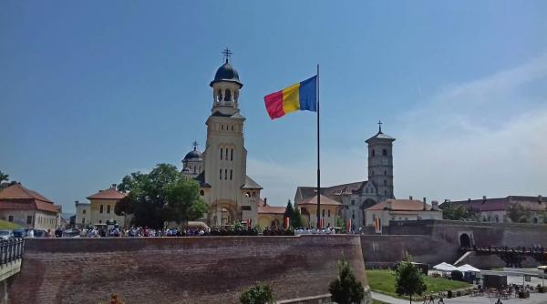 record mondial la alba iulia aproape 5 000 de persoane implicate