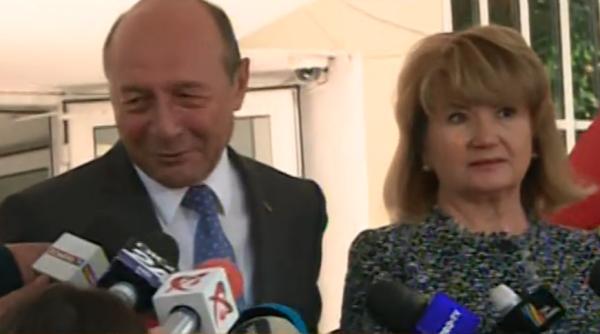 traian basescu a votat la referendum incident in sectia de votare