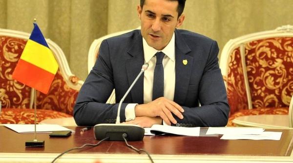 manda despre modificarea constitutiei cred ca ar trebui discutat