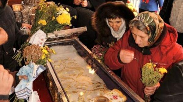 sfanta cuvioasa parascheva 23 de mii de oameni la pelerinajul calea sfintilor