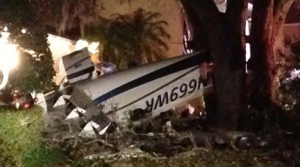 avion prabusit peste un copil si doi adulti