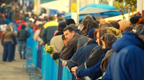 sfanta parascheva iasi pelerinii primiti cu sarmale sa ii cinstim