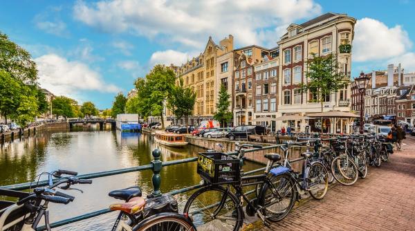 amsterdam populatie foloseste bicicleta