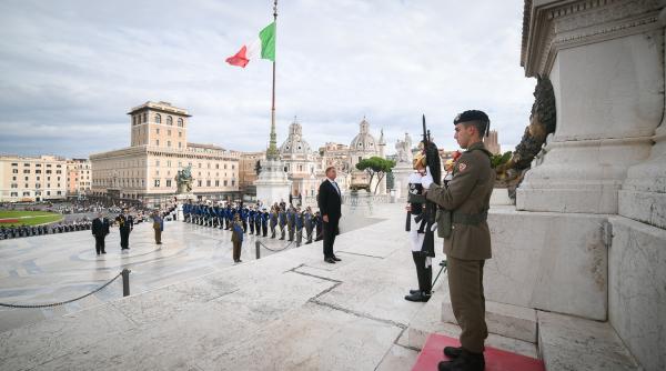 iohannis gafa de protocol in italia chirieac fac un pariu