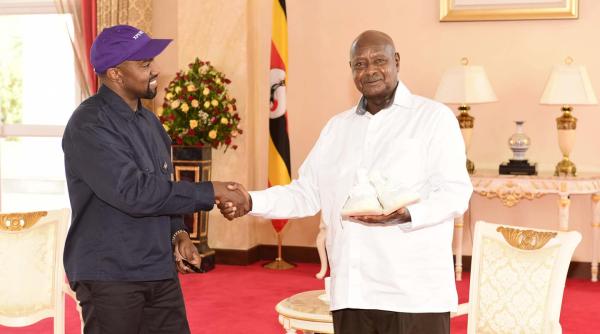 kanye west i a daruit o pereche de pantofi de sport presedintelui ugandei