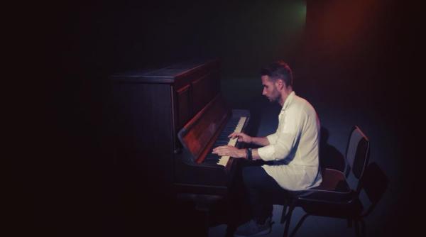 randi strigatul din copacul sunt roman traiesc in romania si sunt zi de zi marcat de oameni