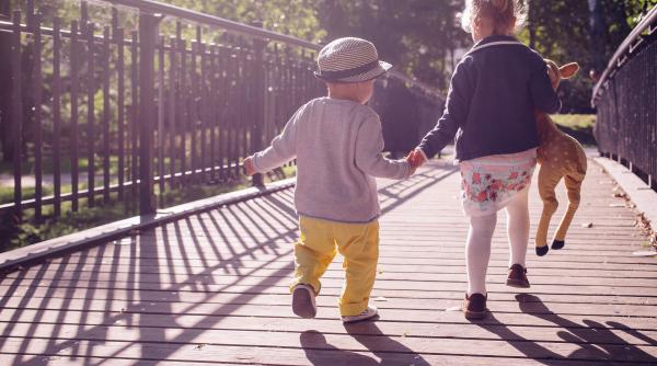 asistenta sociala  standarde de calitate  reglementari noi pentru copii  varstnici si persoane cu handicap