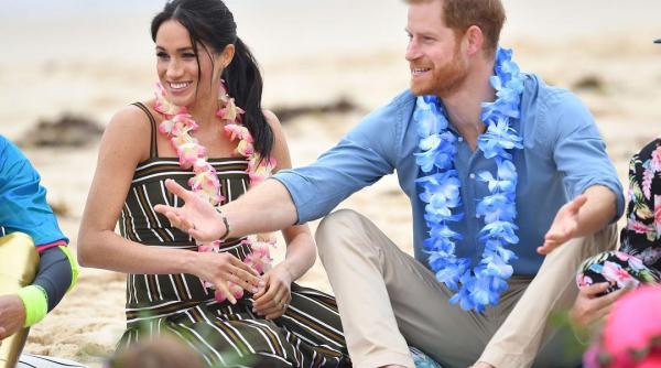 harry si meghan in picioarele goale la surfing