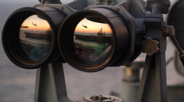 spionati din avion poate citi ce scrie pe pachetul de tigari din buzunar