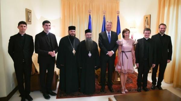 carmen iohannis criticata te reprezinti doar pe tine etichete diplomatice