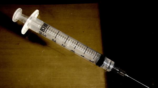 australia  elevi intepati cu o seringa gasita intr o statie de autobuz