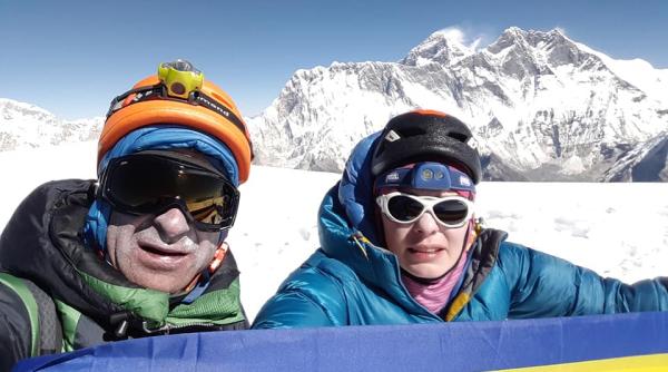laura mares a cucerit varful ama dablam himalaya