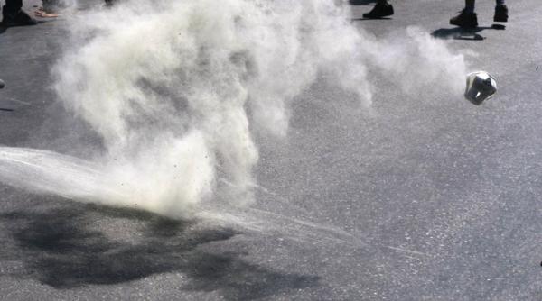 politia a folosit gloante de cauciuc si gaze lacrimogene impotriva protestarilor in argentina