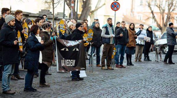 protest in fata sediului psd sibiu