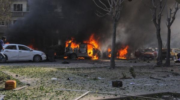 atentat asupra unui autobuz cu functionari cel putin sapte morti