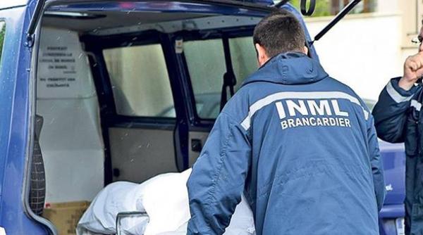 tata si fiu gasiti morti in propria casa aveau rani in zona gatului